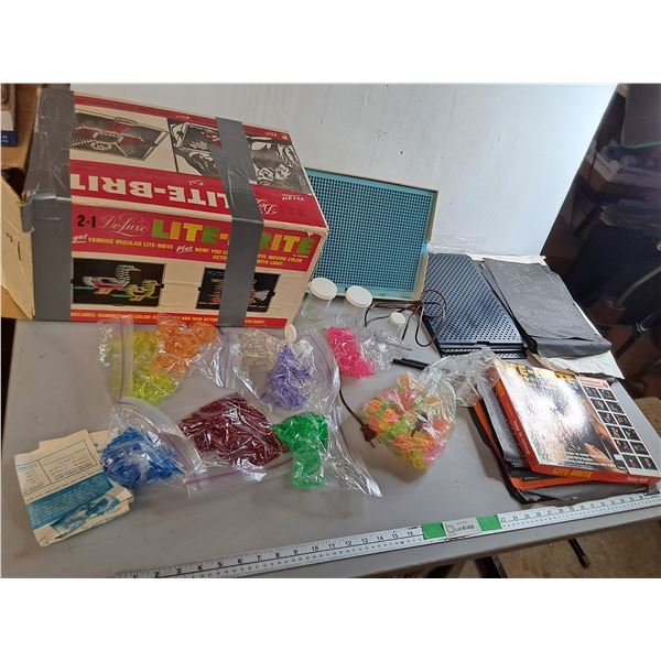 Lite Brite Set- May Require New Bulb, Can't Ship