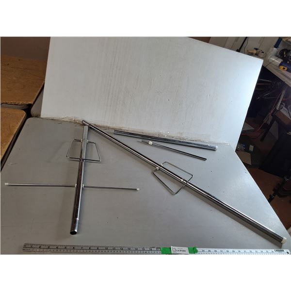 Floor to Ceiling Towel Bar- As Is, Can't Ship