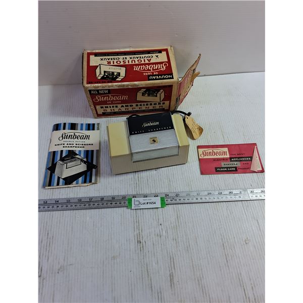 Sunbeam Deluxe Knife & Scissors Sharpener - Tested - Powers On - Blade Not Spinning