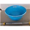 Image 4 : Eavestrough Cleaner  & Plastic Tub, Pickup Only