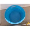 Image 5 : Eavestrough Cleaner  & Plastic Tub, Pickup Only
