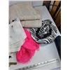 Image 5 : Watch, Blankets, Floor Mat, Hat, Veils, Lapel Pin, Misc