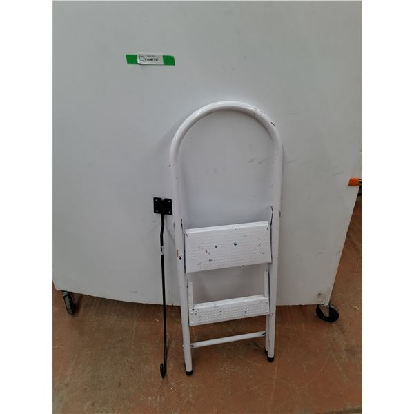 **Step Ladder & Plant Hanger - PICKUP ONLY