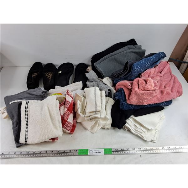 Assorted Towels & Slippers - Size 7/8