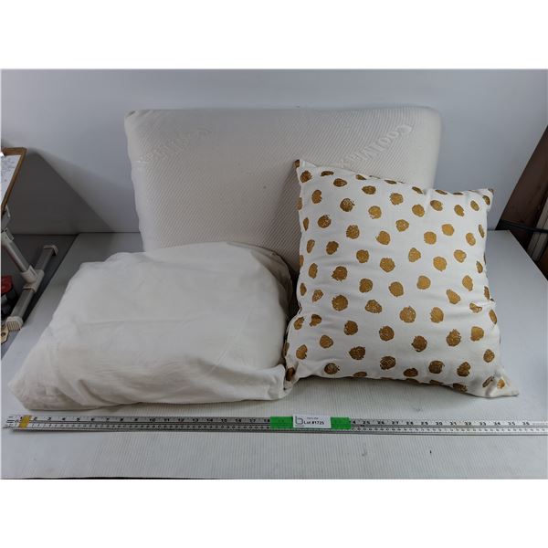 (3) Pillows