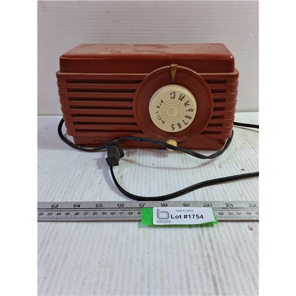 RCA Victor Nipper II Power Operated Radio - Untested
