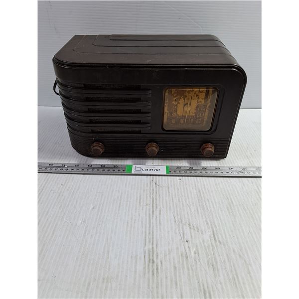 Vintage Stromber-Carlson Radio-as is