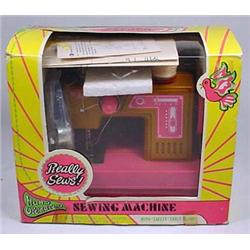 VINTAGE "CHILD REALLY SEWS" SEWING MACHINE - IN OR