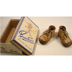 PAIR OF VINTAGE BUNTEES BABY SHOES IN ORIG. BOX - 