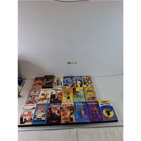 (19) VHS Tapes, Duffy Duck, Eddie Murphy, Schwarzenegger, Steve Martin, Ben Affleck