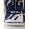 Image 2 : Bauer Goalie Equipment Kit 27", Pads, Glove, Blocker