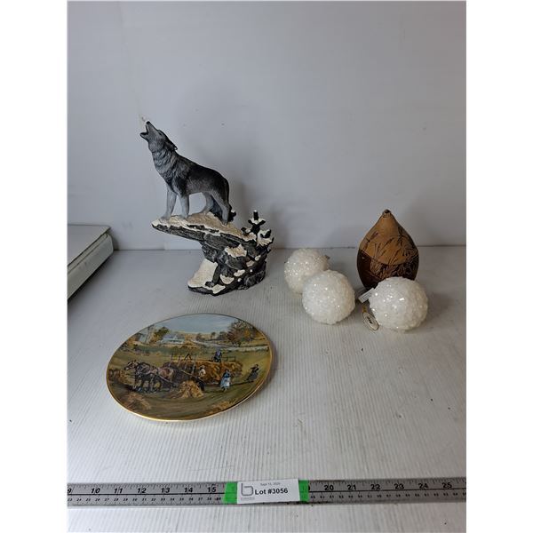 Decorative Plate, Wolf Howling Statue, Misc