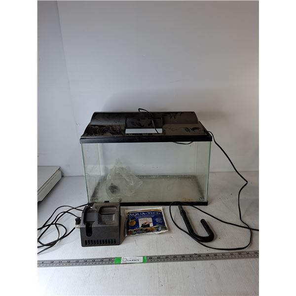 Fish Tank 20"x10"x15", Filter, Cartridge (light works)