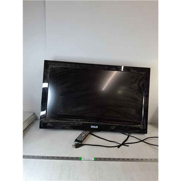 32" Black RCA Flat-Screen LED/LCD HDTV (doesn't powers on, as is)