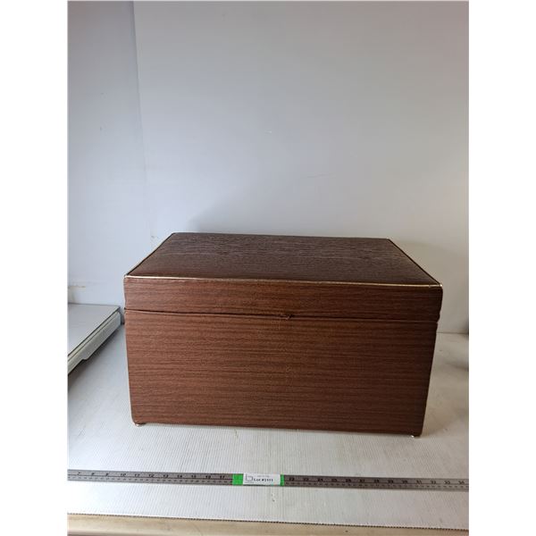 Wooden Storage Box 24"x16"x13" ( cannot ship)