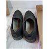 Image 2 : Niklas Humidifier Untested, (2) Wet Floral Foam, (8) Ceramic Tiles, Black Loafers Size 41, Misc