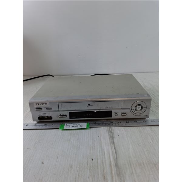 Zenith VCS410 4 HD Hi-Fi Stereo VHS Tape Player Powers On