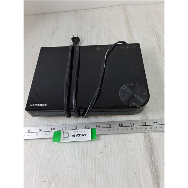 Samsung Blu-Ray Disc Player Powers On