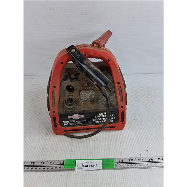 Motomaster Battery Booster Pack - Powers On, As Is