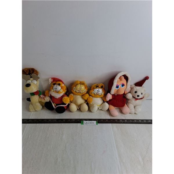 (6) Plush Toys featuring Garfield & Miss Piggy