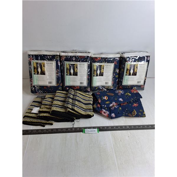 (5) Waverly Drapery Panels, Set of 4 Fabric Place Mats