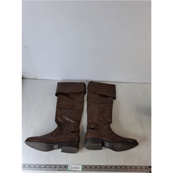 Ladies Brown Leather Boots 11"