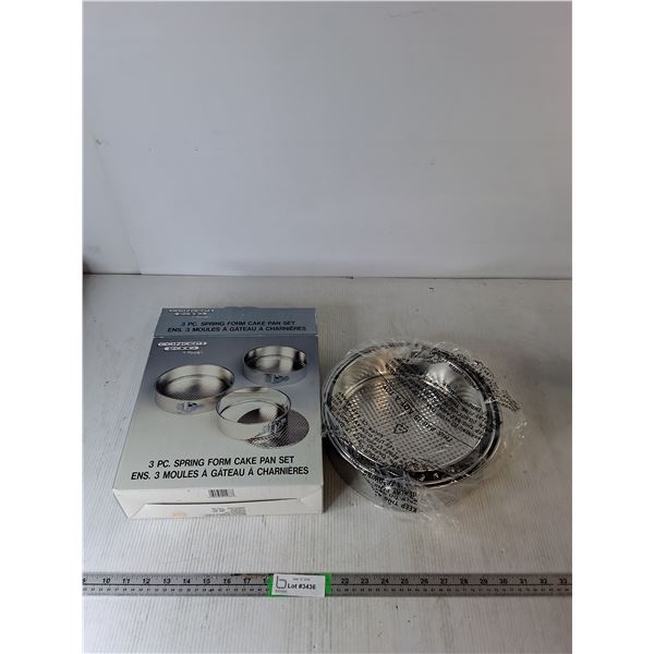 3 Piece Spring Form Cake Pan Set (NIB)