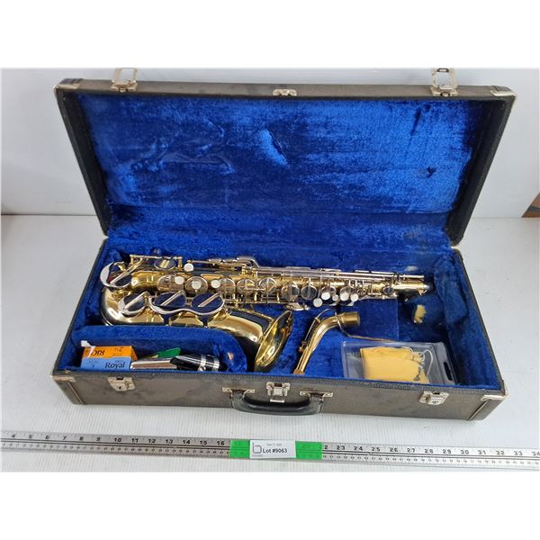 Lafleur Saxophone w/Case & Accessories