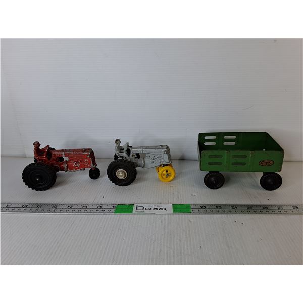 (2) Minneapolis- Moline Model Tractors & Lincoln Toys Model Farm Wagon