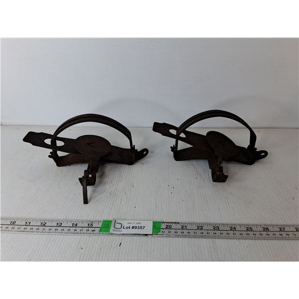(2) Vintage Animal Spring Traps