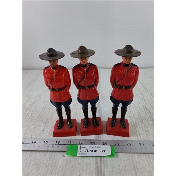 (3) Reliable Brand Plastic Standing Mounties