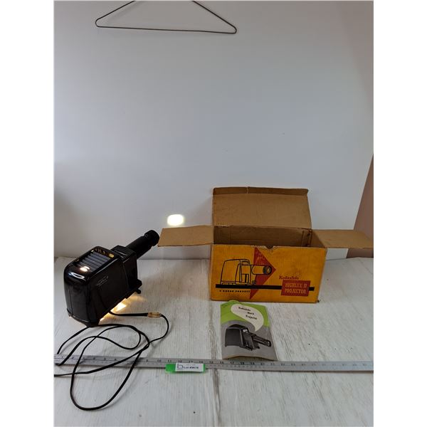 Kodak Kodaslide Highlux II Projector Powers On with Box and Manual