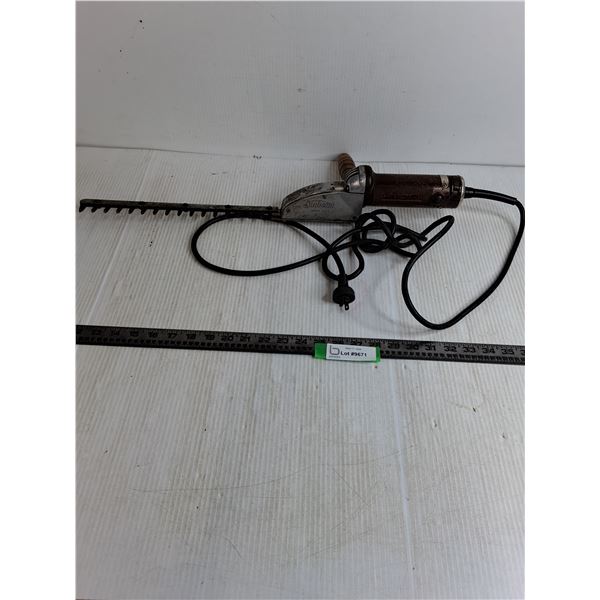 Sunbeam Hedge Trimmer - 12" Blade - Tested & Working
