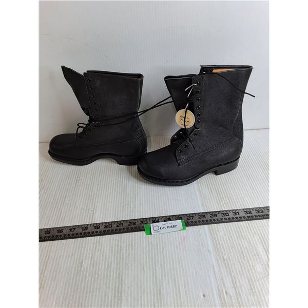 Old Stock Army Boots - Size 5 1/2F - New