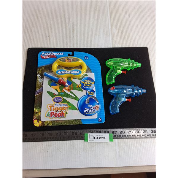 NIB Disney "Tigger & Pooh" Aqua Doodle, Water Guns
