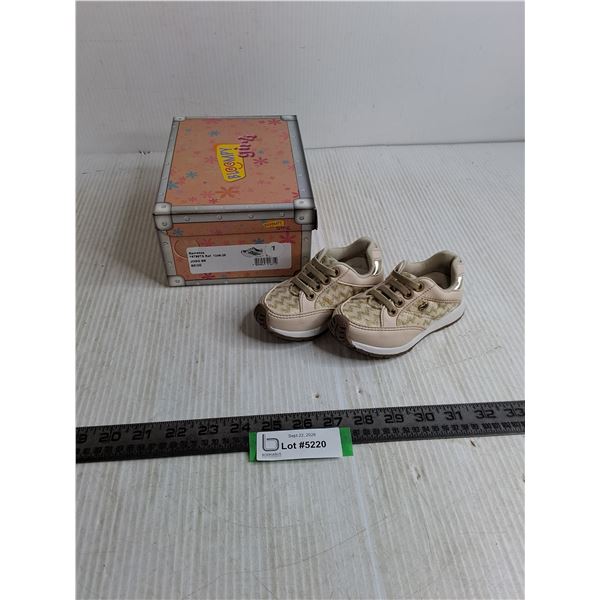 NIB Bloomy Girls Size 7 Infant Shoes