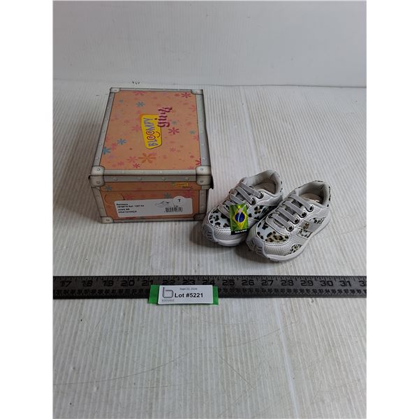NIB Bloomy Girls Size 7 Infant Shoes