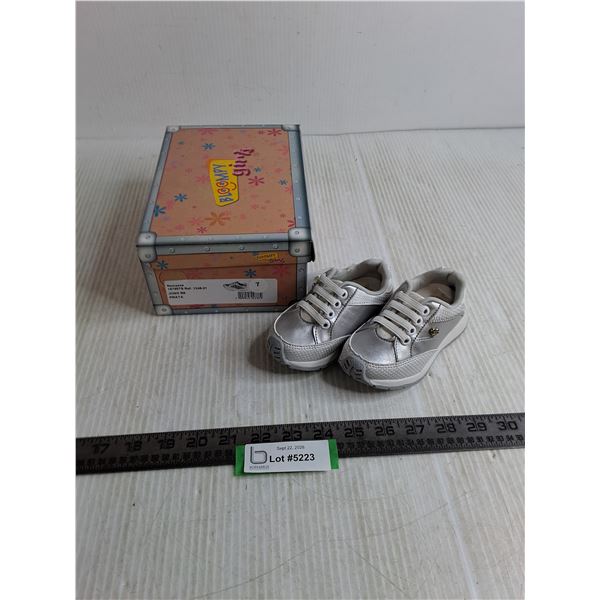 NIB Bloomy Girls Size 7 Infant Shoes