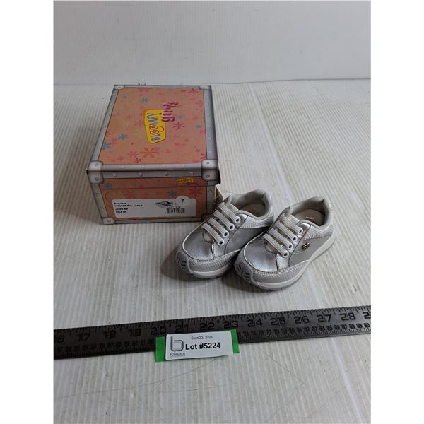 NIB Bloomy Girls Size 7 Infant Shoes