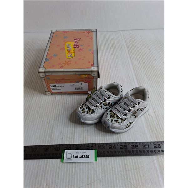 NIB Bloomy Girls Size 7 Infant Shoes