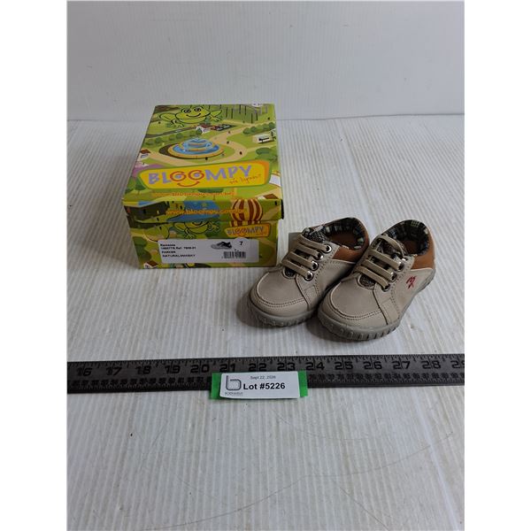 NIB Bloompy Child's Size 7 Shoes