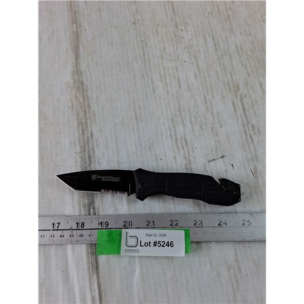 Smith & Wesson Extreme Ops Folding Knife With Seatbelt Cutter and Window Breaker