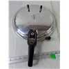 Image 8 : Stovetop Fresco Pressure Cooker With Locking Lid