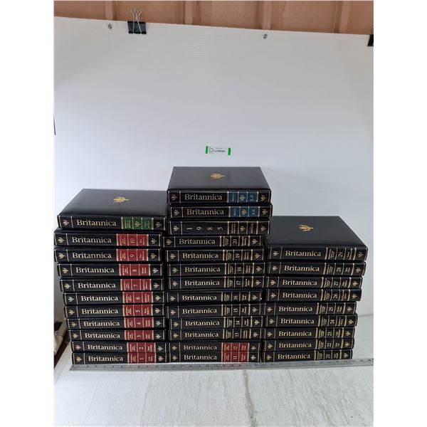 Encyclopedia Britannica (12) Micropaedia, (17) Macromedia, Guide, Index, 1985 World Data