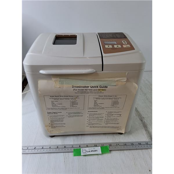 Regal Kitchen Pro Collection  Bread Maker Model K6746S Powers On, Pickup Only