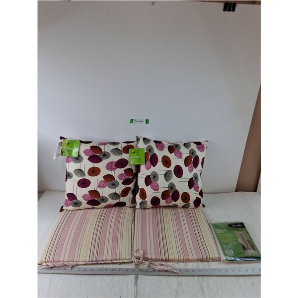 (2) Outdoor Seat Covers, (2) Outdoor Pillows, (1) Patio Umbrella Cover