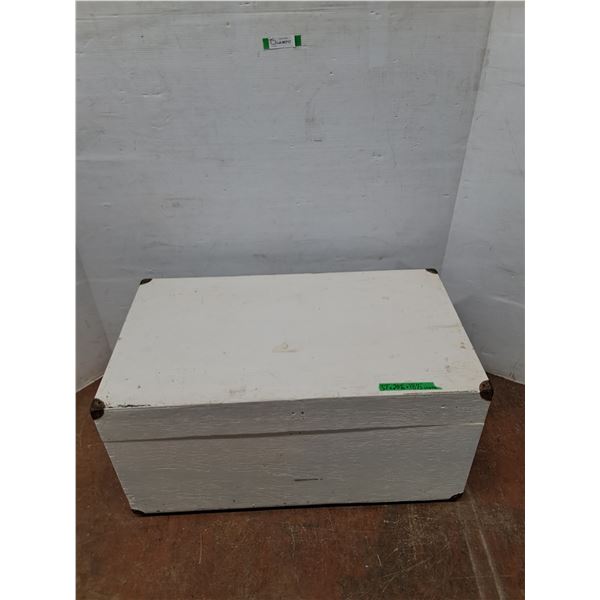*White Wooden Trunk No Shipping