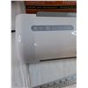 Image 3 : Scotch Pro Thermal Laminator Powers On with French Manual