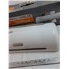 Image 4 : Scotch Pro Thermal Laminator Powers On with French Manual