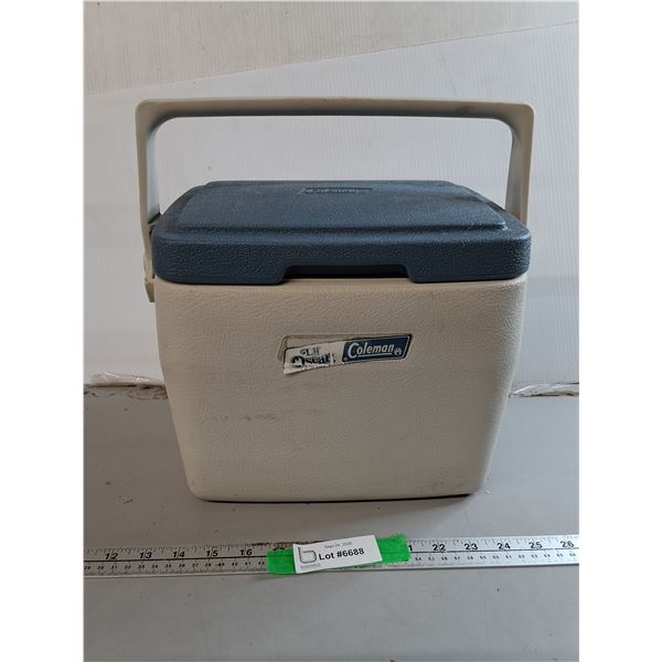 Lil' Oscar Coleman Cooler 11" x 8" x 9.5"
